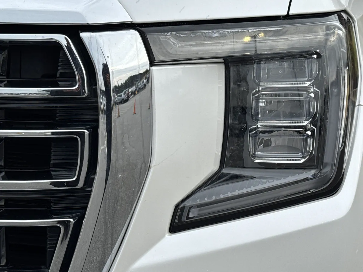 2022 GMC Yukon SLT thumbnail 5