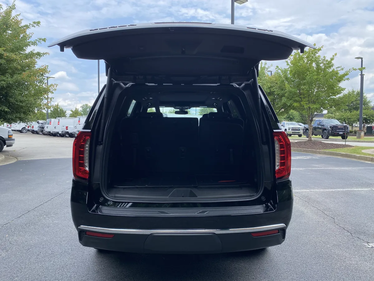 2022 GMC Yukon SLT thumbnail 10