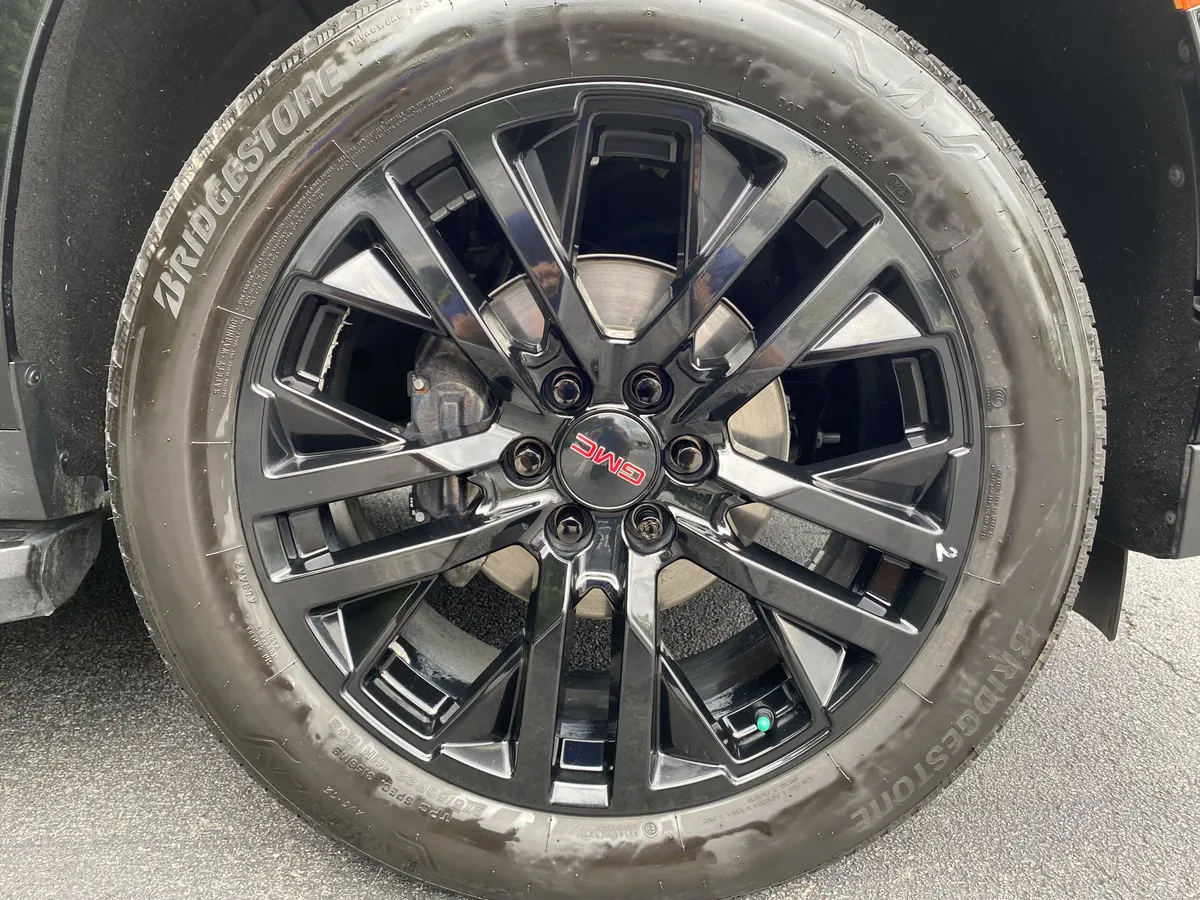 2022 GMC Yukon SLT thumbnail 12