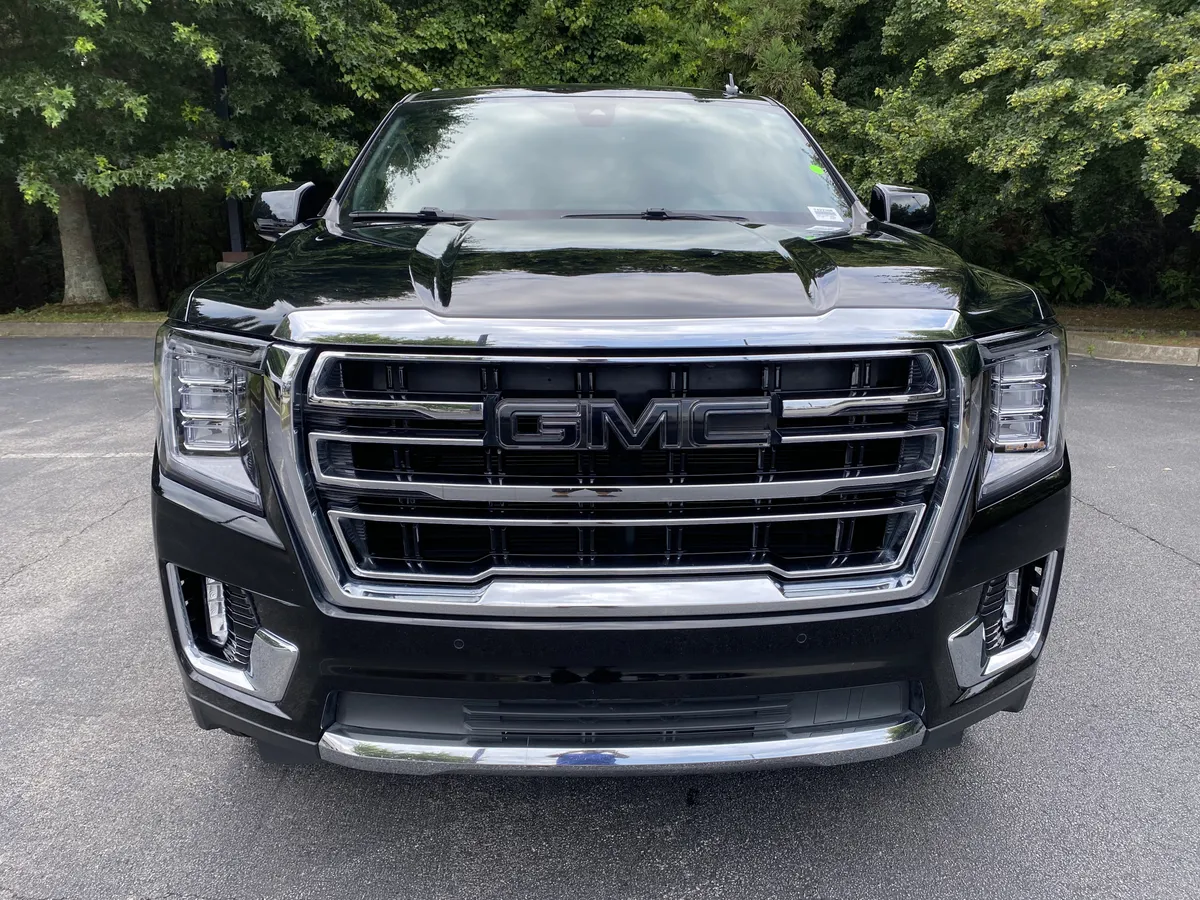 2022 GMC Yukon SLT thumbnail 2