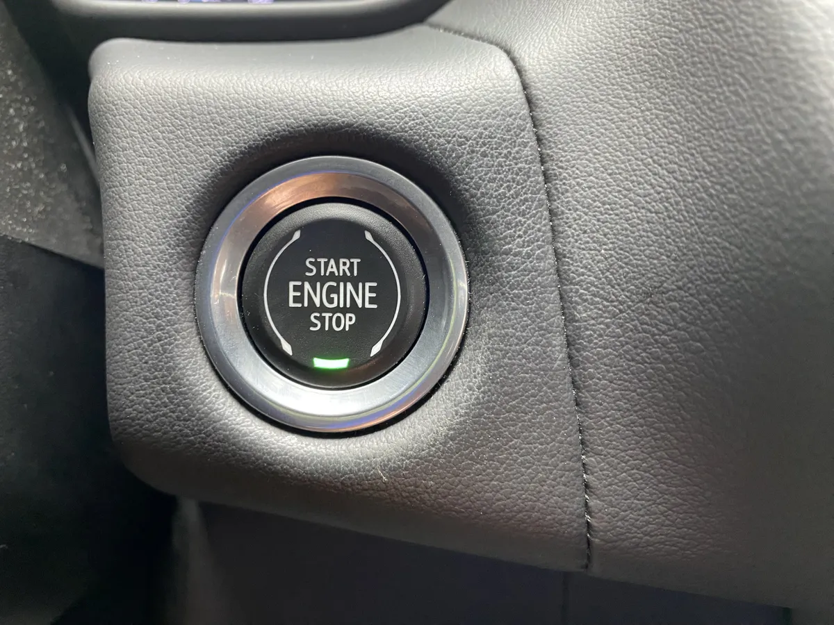 2022 GMC Yukon SLT thumbnail 25