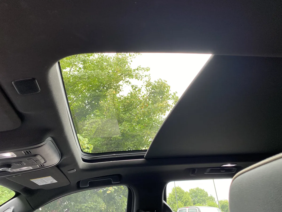 2022 GMC Yukon SLT thumbnail 32