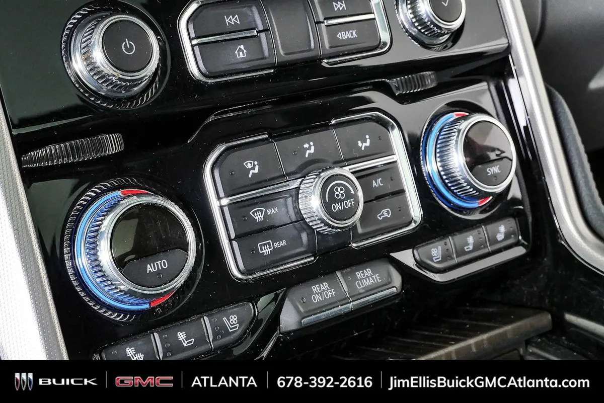 2022 GMC Yukon XL Denali thumbnail 17