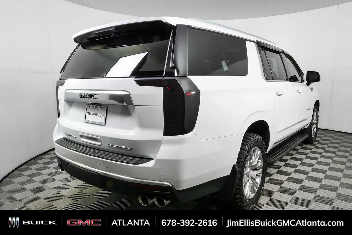2022 GMC Yukon XL Denali thumbnail 3