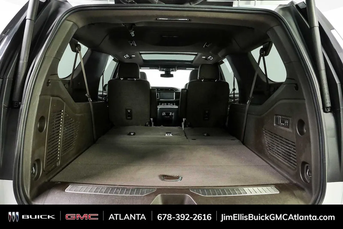 2022 GMC Yukon XL Denali thumbnail 32