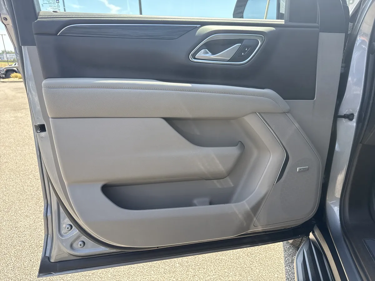 2022 GMC Yukon XL SLT thumbnail 11
