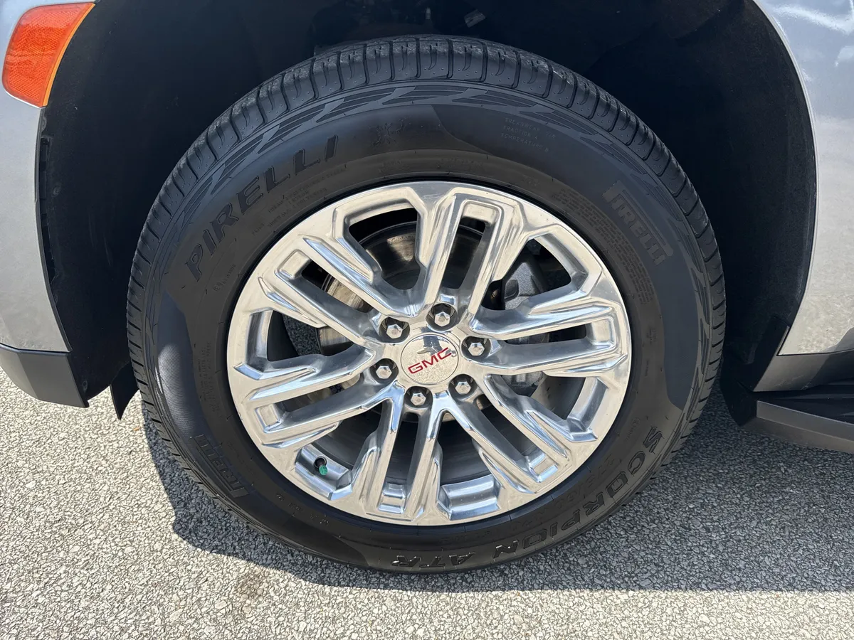 2022 GMC Yukon XL SLT thumbnail 12