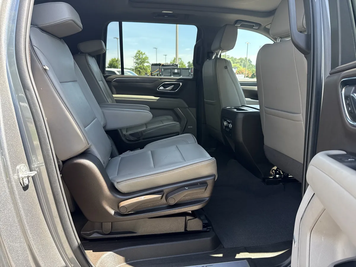 2022 GMC Yukon XL SLT thumbnail 16