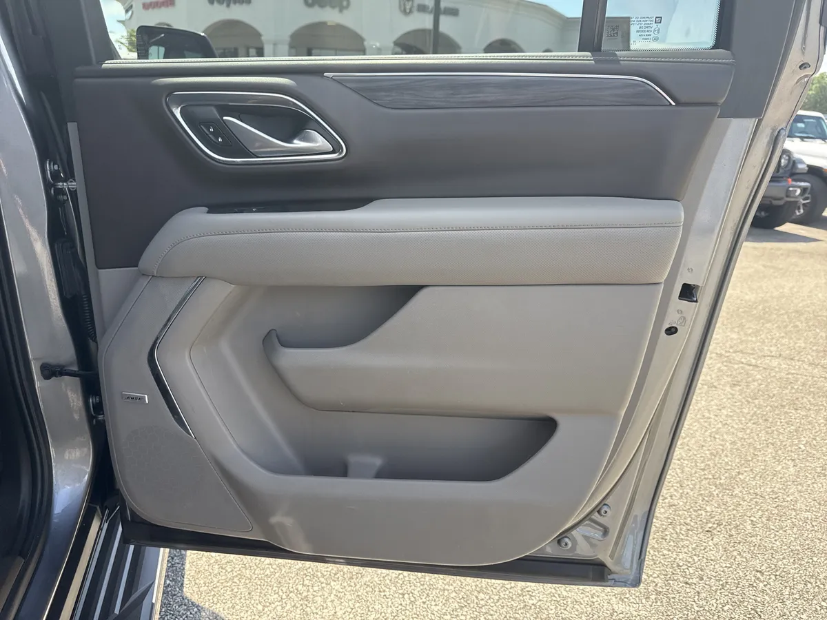 2022 GMC Yukon XL SLT thumbnail 17
