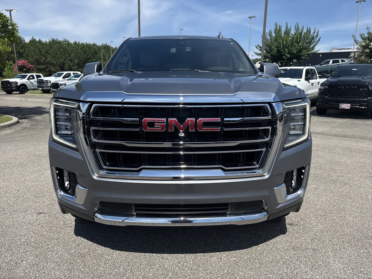 2022 GMC Yukon XL SLT thumbnail 2