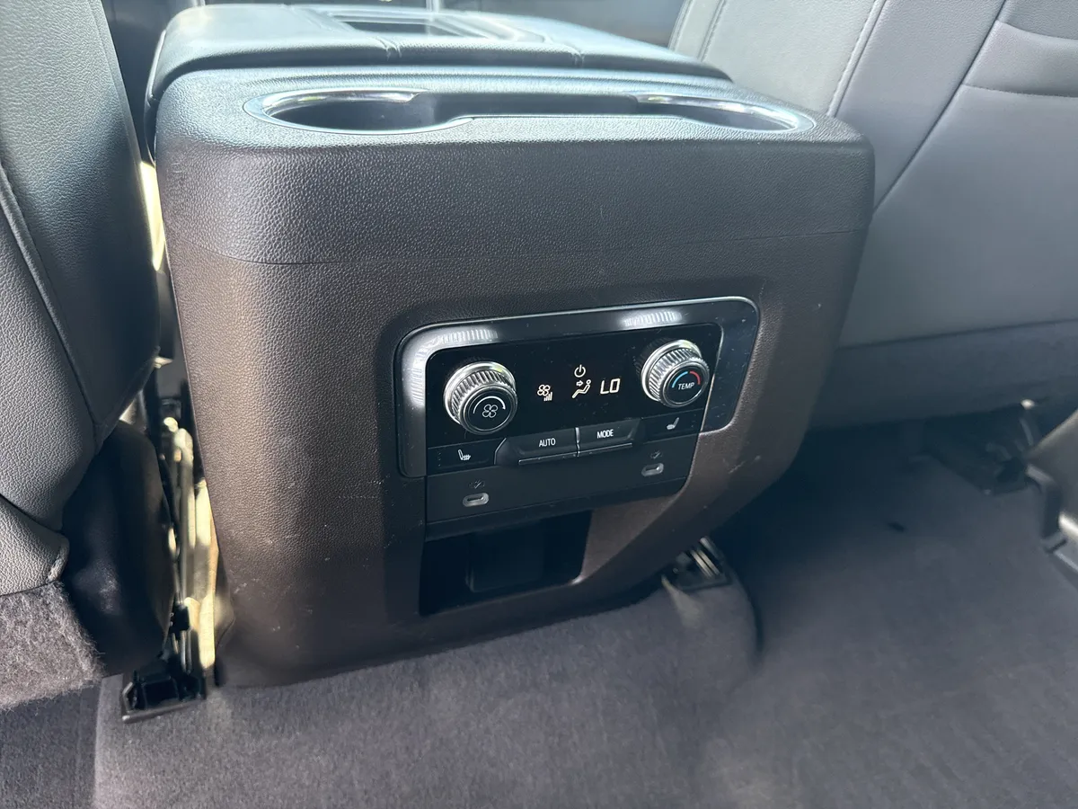 2022 GMC Yukon XL SLT thumbnail 23