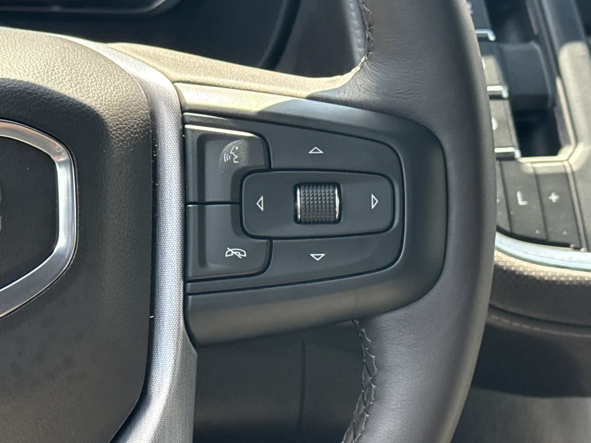 2022 GMC Yukon XL SLT thumbnail 28