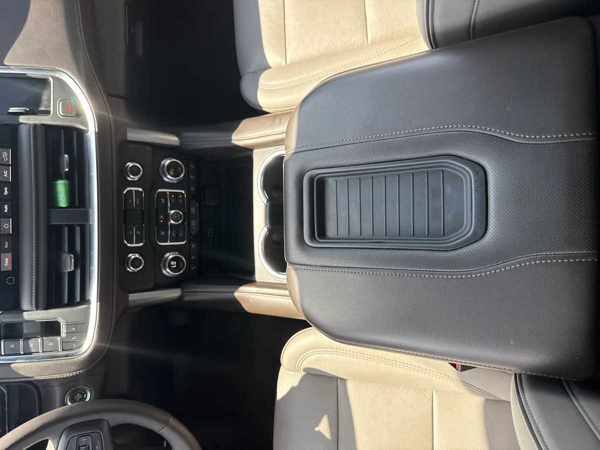 2022 GMC Yukon XL SLT thumbnail 32