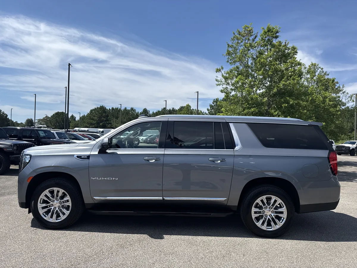 2022 GMC Yukon XL SLT thumbnail 4