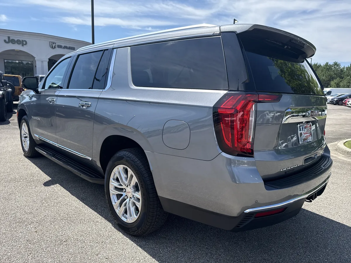 2022 GMC Yukon XL SLT thumbnail 5