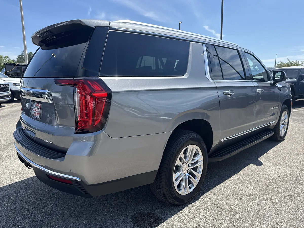 2022 GMC Yukon XL SLT thumbnail 7