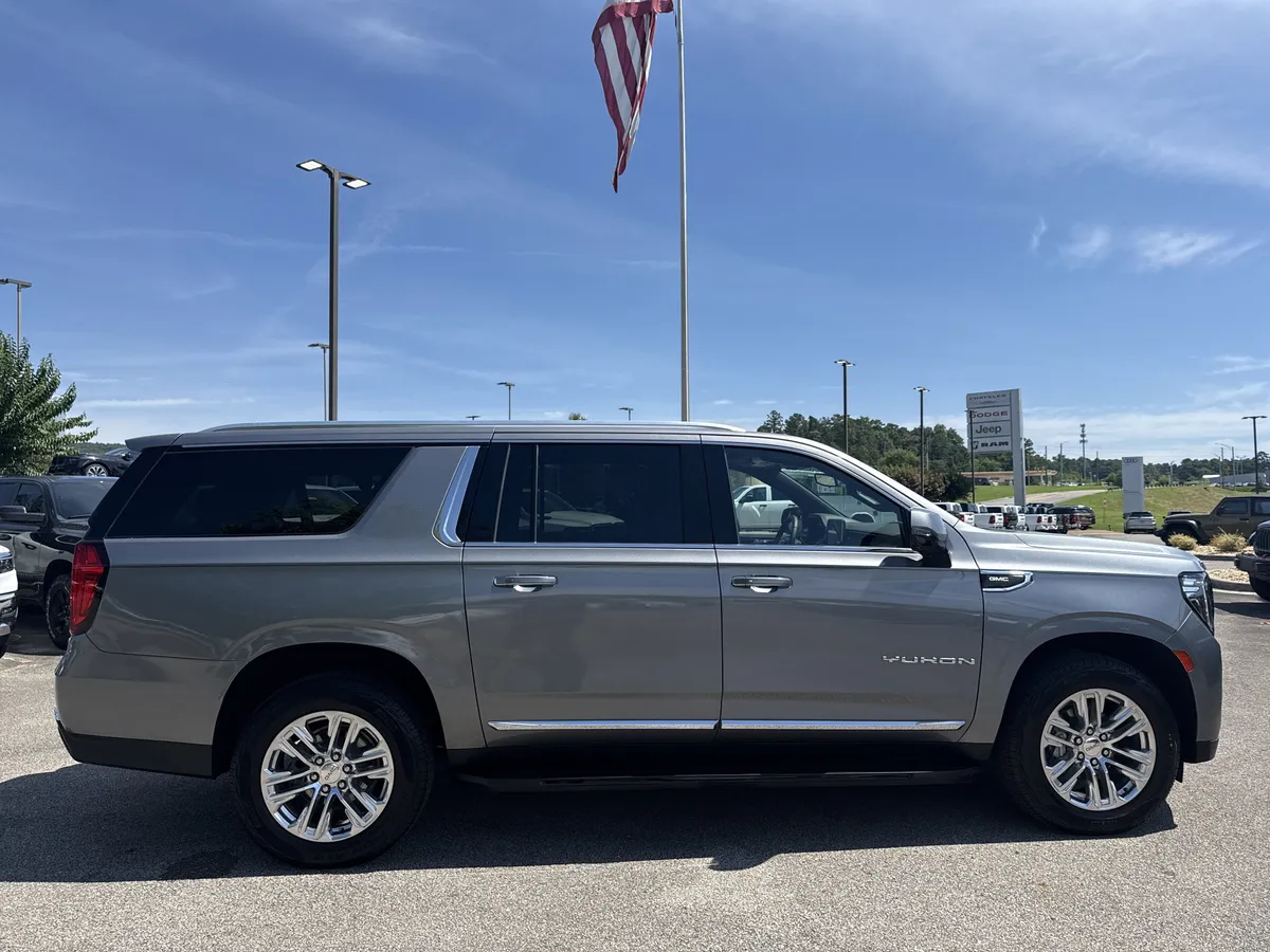 2022 GMC Yukon XL SLT thumbnail 8