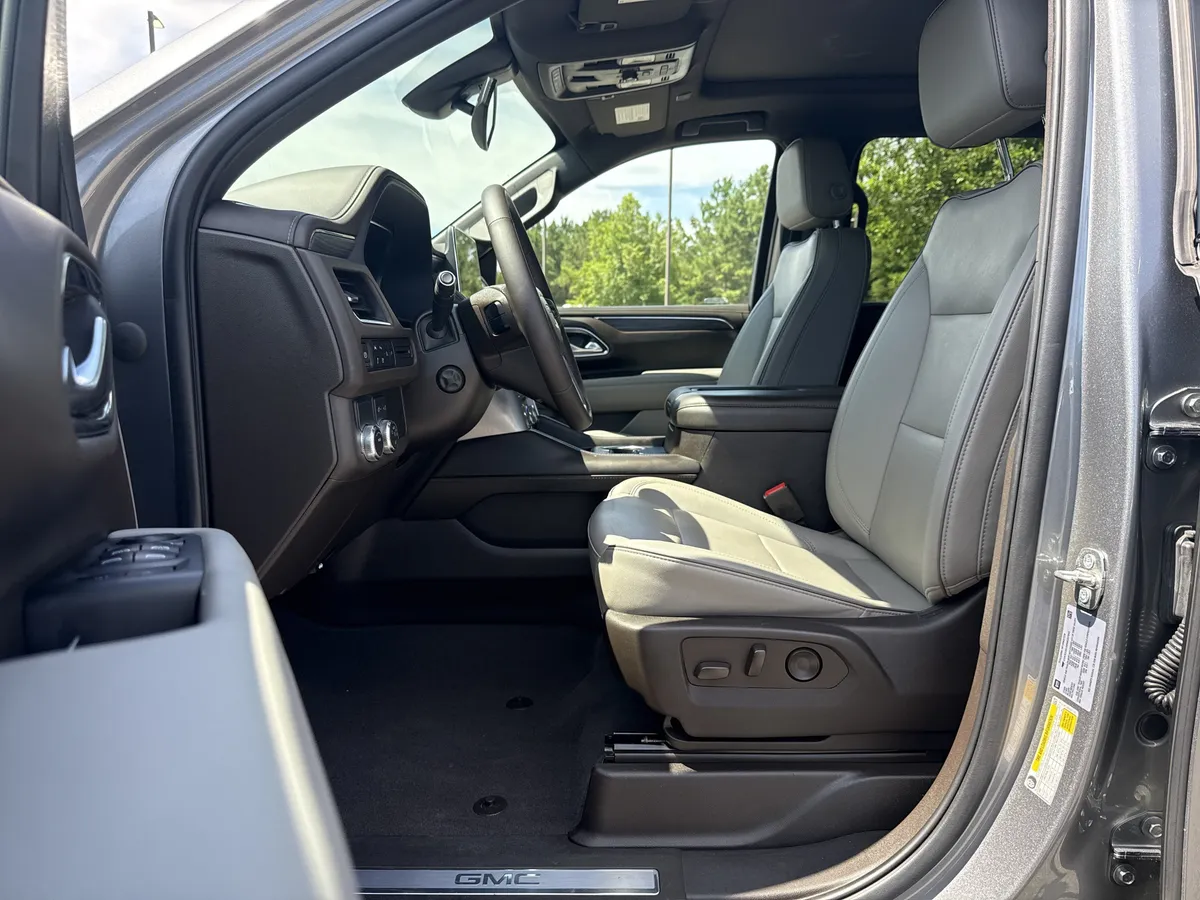 2022 GMC Yukon XL SLT thumbnail 9
