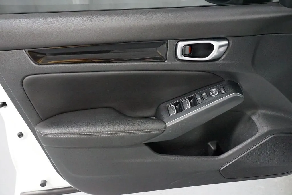 2022 Honda Civic Sport Touring thumbnail 29