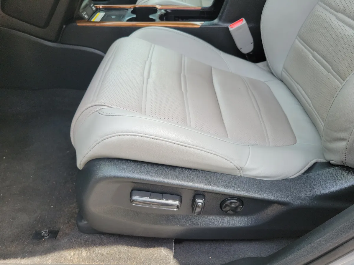 2022 Honda CR-V Hybrid Touring thumbnail 12