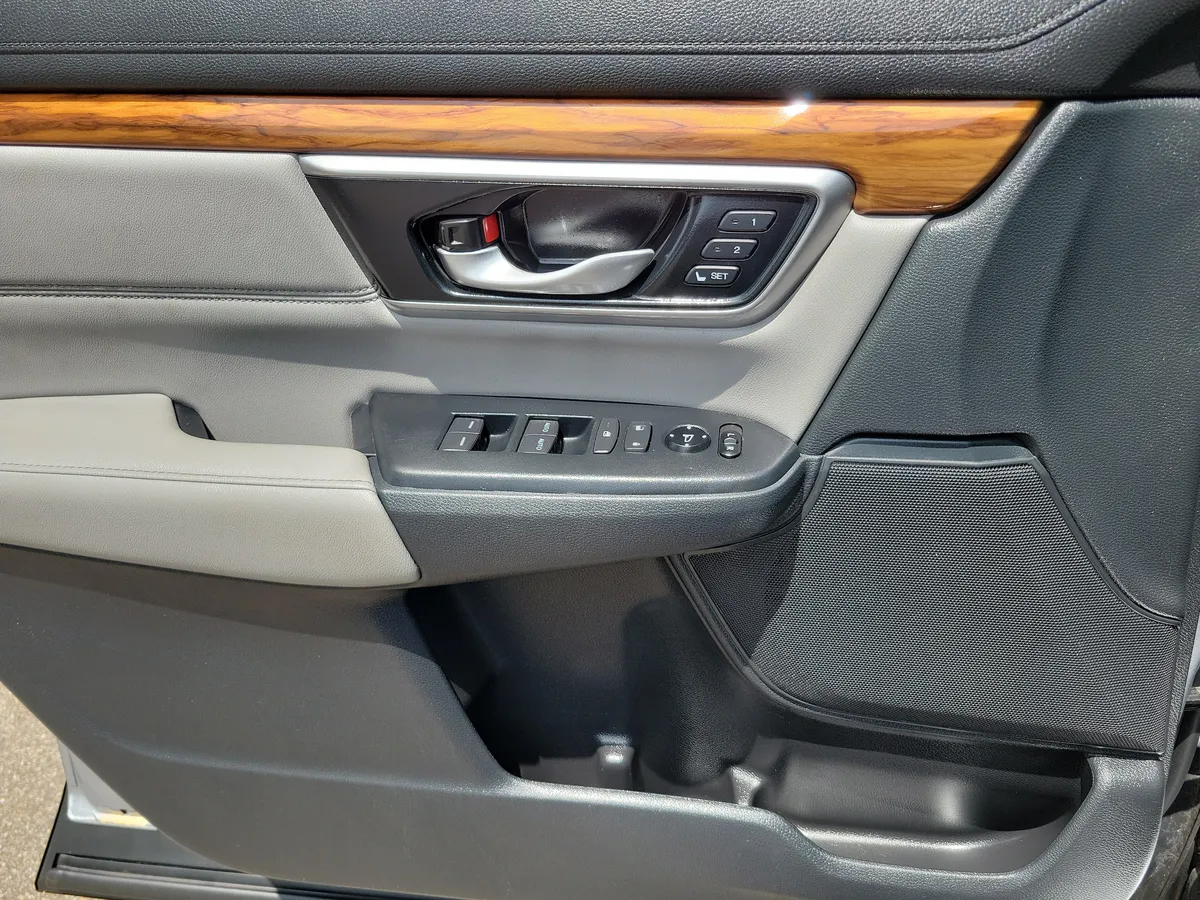 2022 Honda CR-V Hybrid Touring thumbnail 27