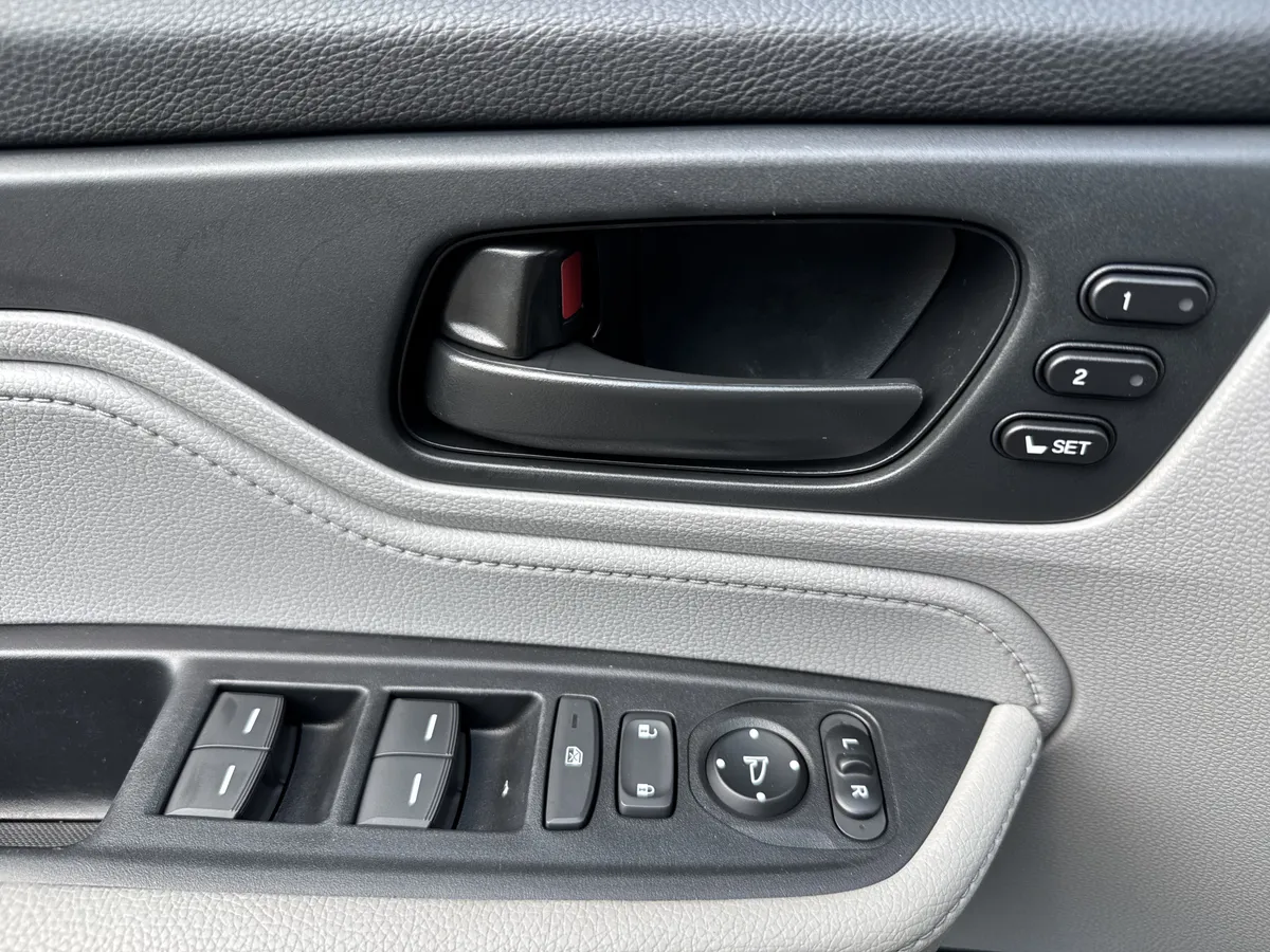 2022 Honda Odyssey EX-L thumbnail 14