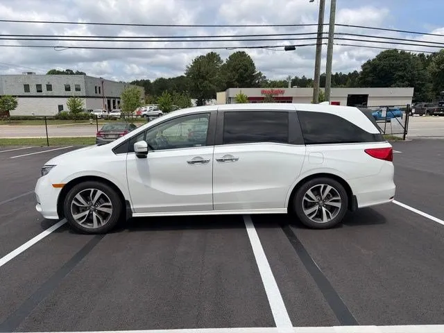 2022 Honda Odyssey Touring thumbnail 2