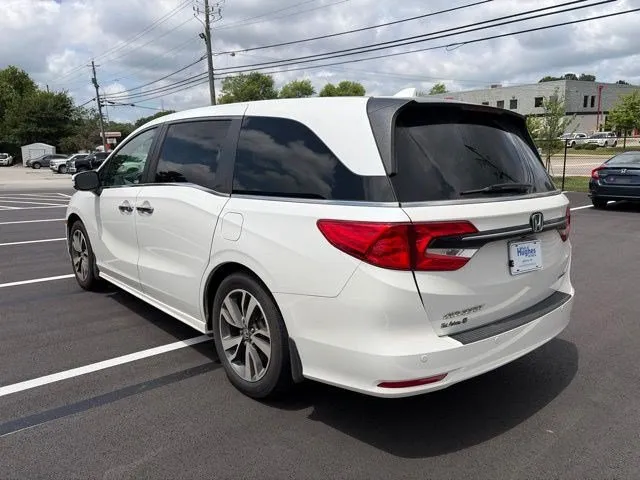 2022 Honda Odyssey Touring thumbnail 3