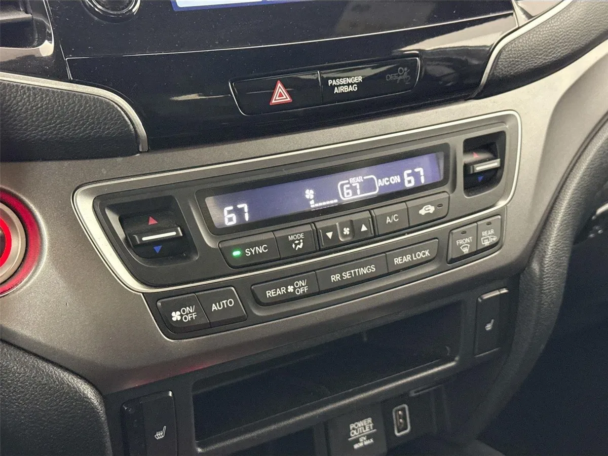 2022 Honda Pilot Sport thumbnail 24
