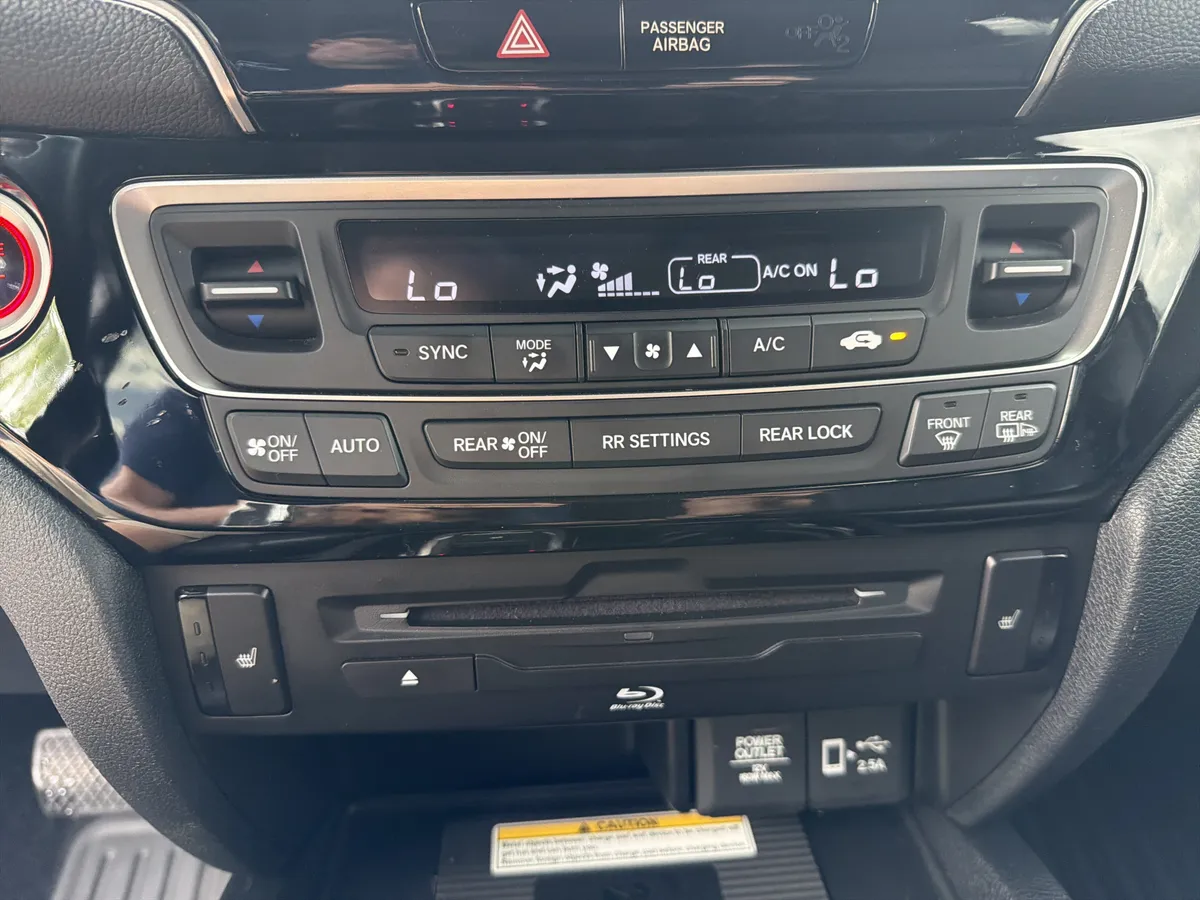 2022 Honda Pilot Touring 7-Passenger thumbnail 10