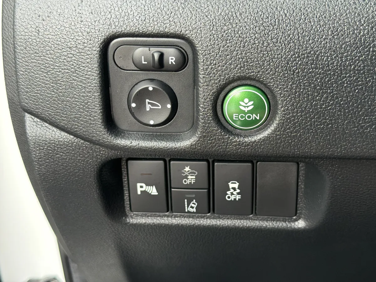 2022 Honda Pilot Touring 7-Passenger thumbnail 16