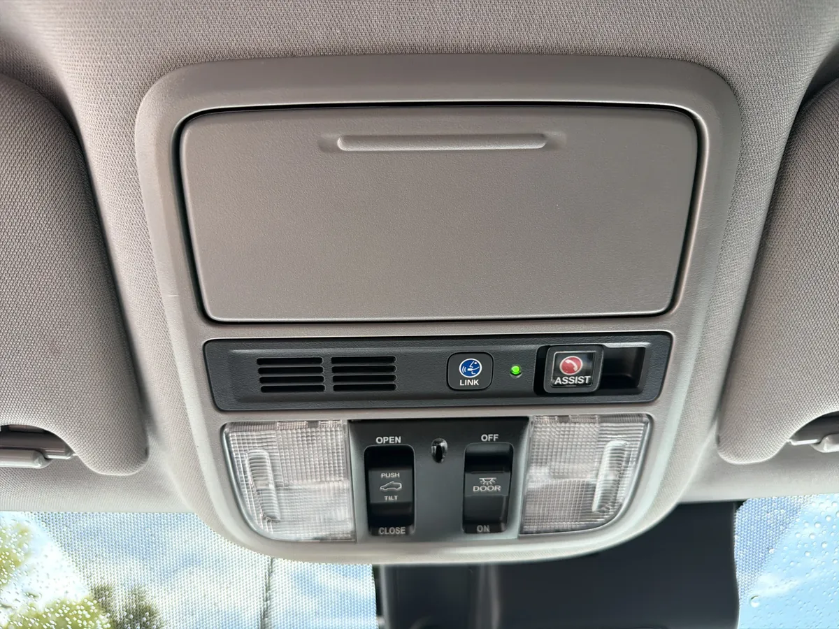 2022 Honda Pilot Touring 7-Passenger thumbnail 17