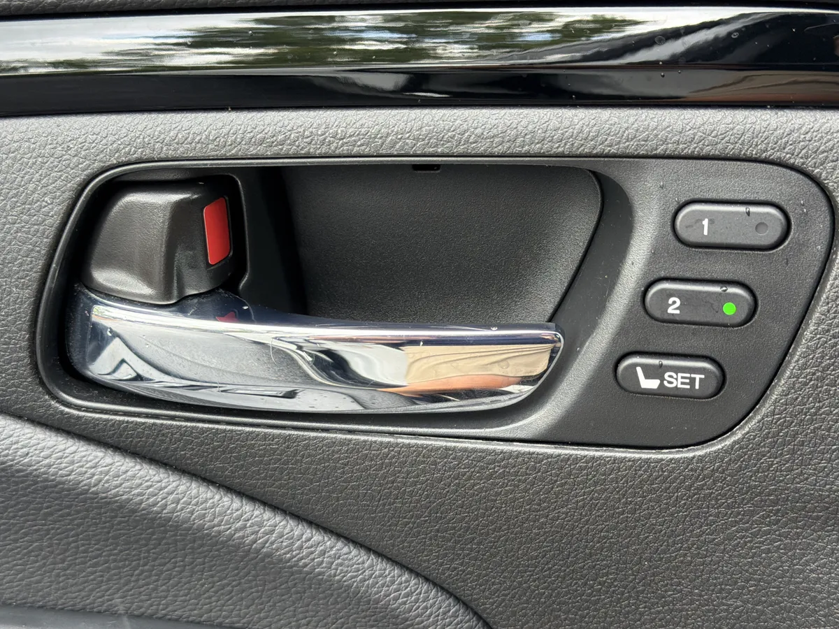 2022 Honda Pilot Touring 7-Passenger thumbnail 19