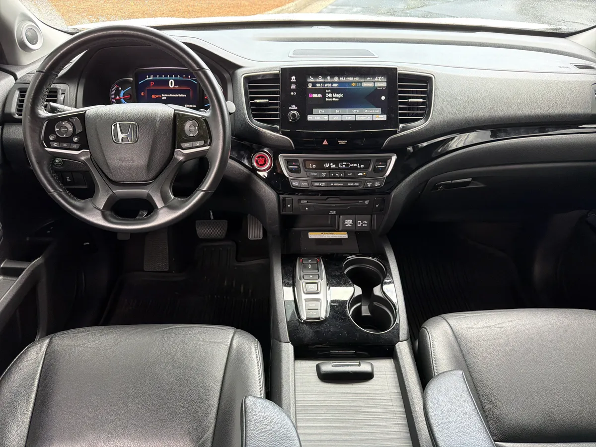2022 Honda Pilot Touring 7-Passenger thumbnail 2