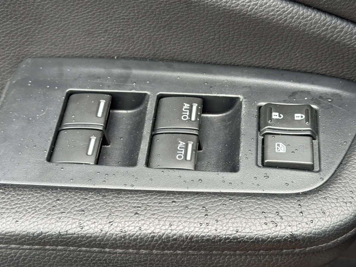 2022 Honda Pilot Touring 7-Passenger thumbnail 21