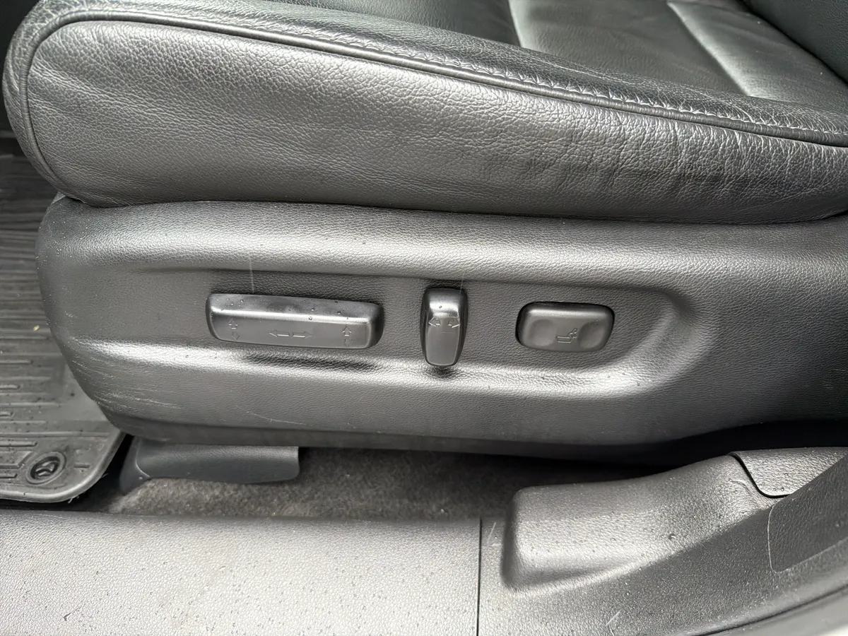 2022 Honda Pilot Touring 7-Passenger thumbnail 23