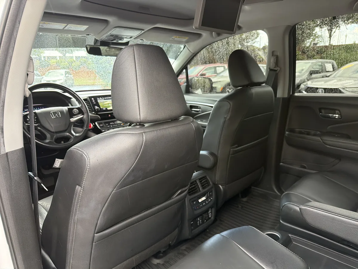 2022 Honda Pilot Touring 7-Passenger thumbnail 24