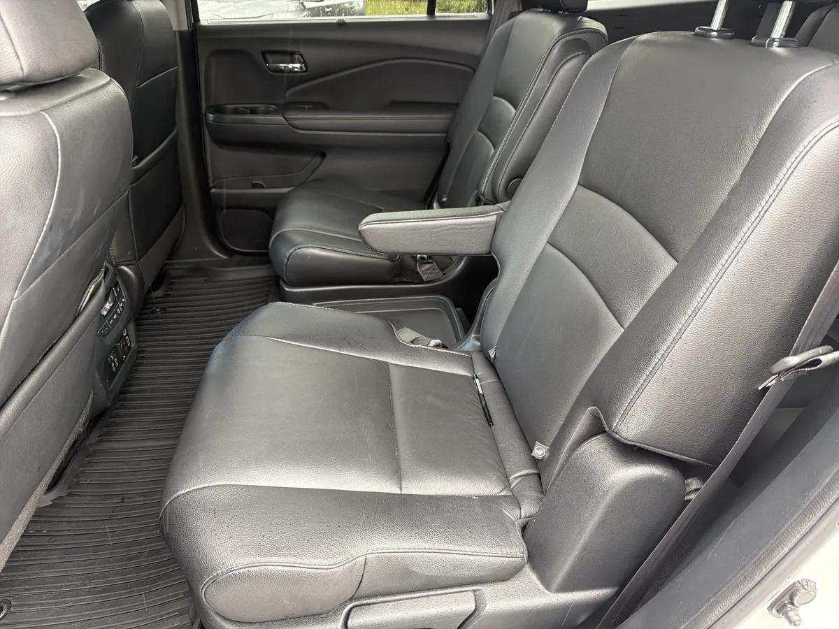2022 Honda Pilot Touring 7-Passenger thumbnail 26