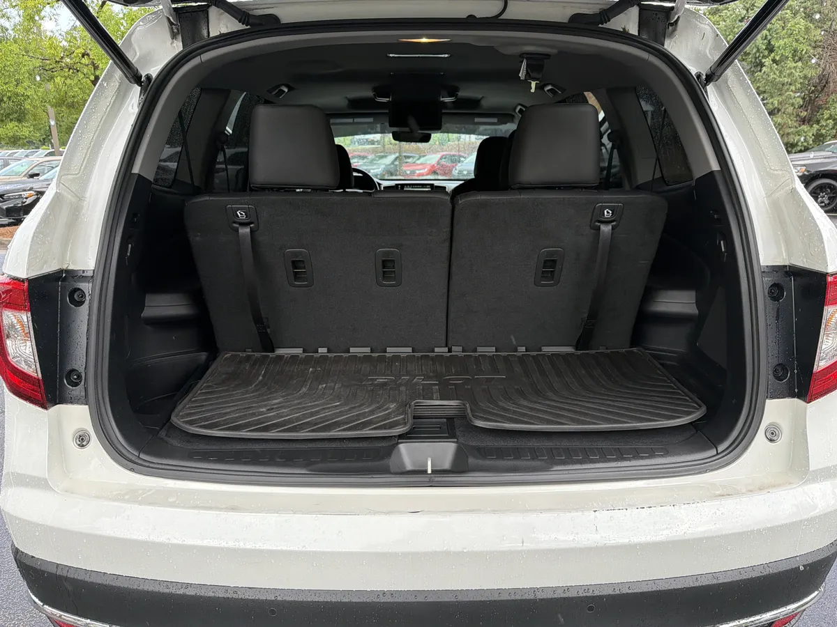 2022 Honda Pilot Touring 7-Passenger thumbnail 31