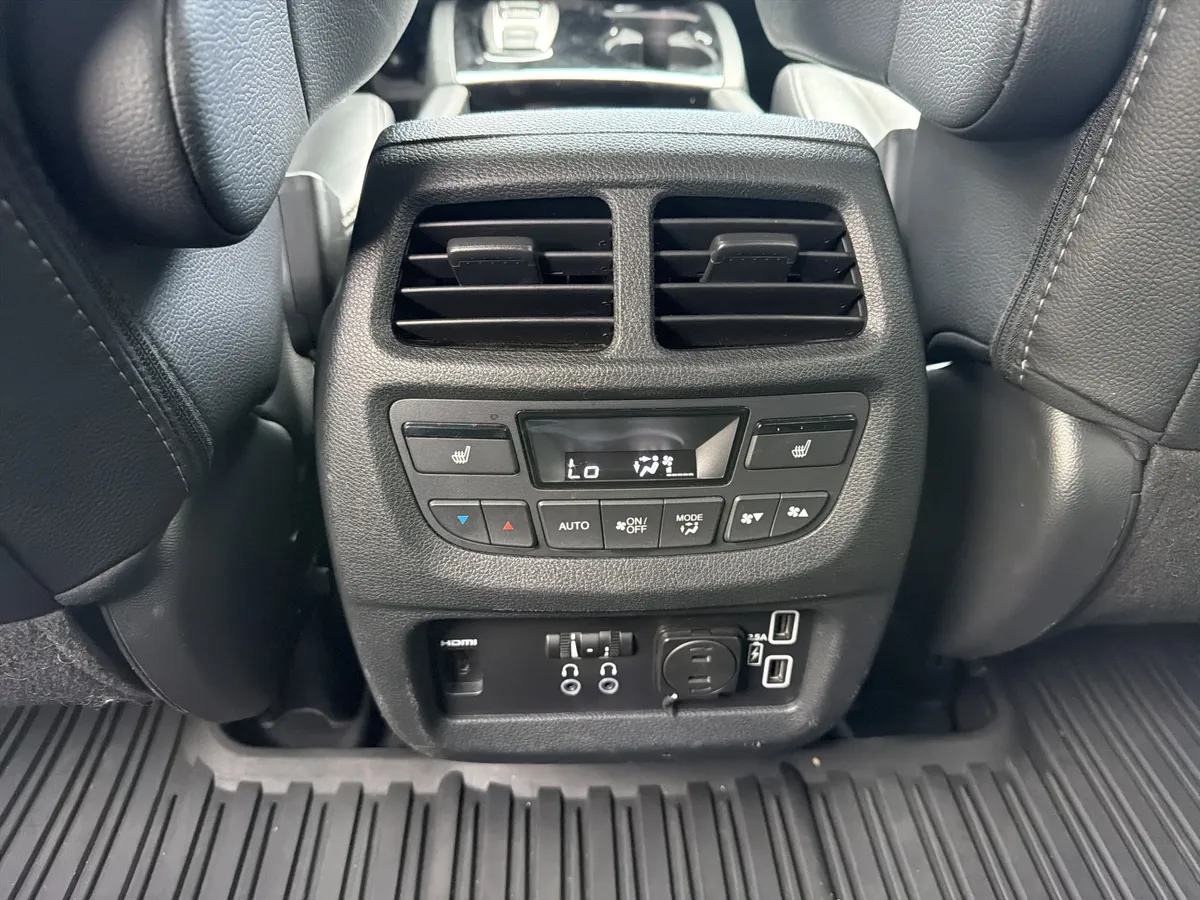 2022 Honda Pilot Touring 7-Passenger thumbnail 4