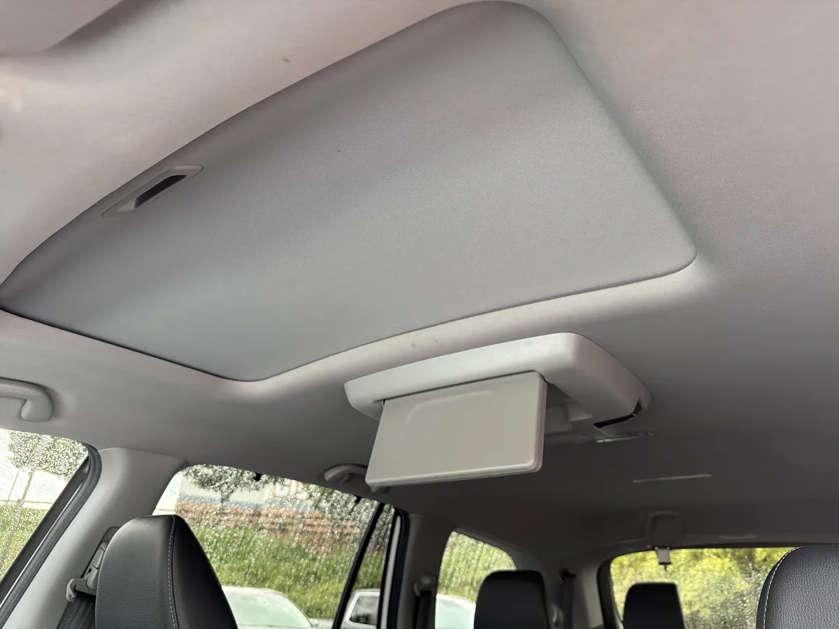 2022 Honda Pilot Touring 7-Passenger thumbnail 5