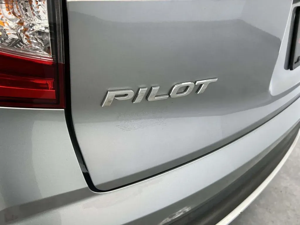 2022 Honda Pilot Touring thumbnail 10