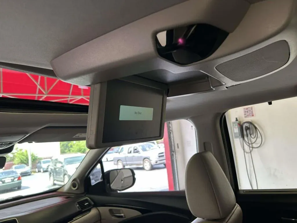 2022 Honda Pilot Touring thumbnail 15