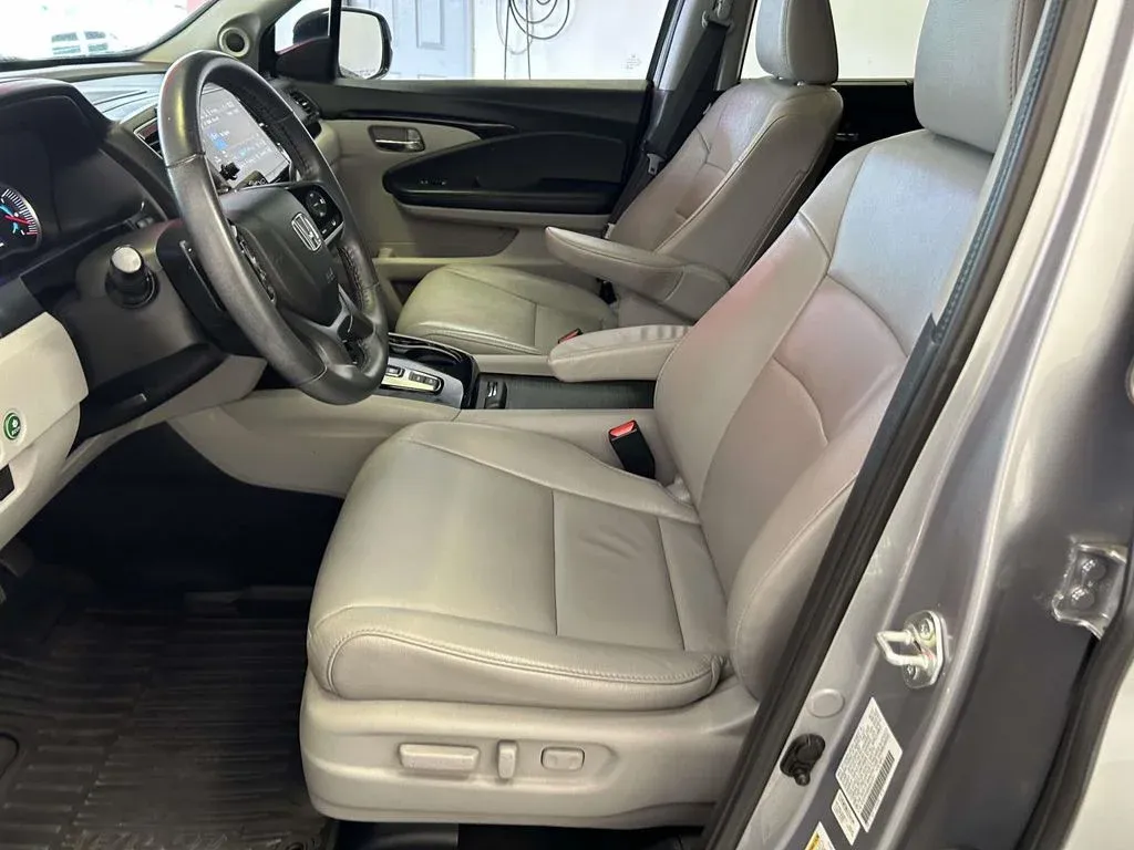 2022 Honda Pilot Touring thumbnail 18