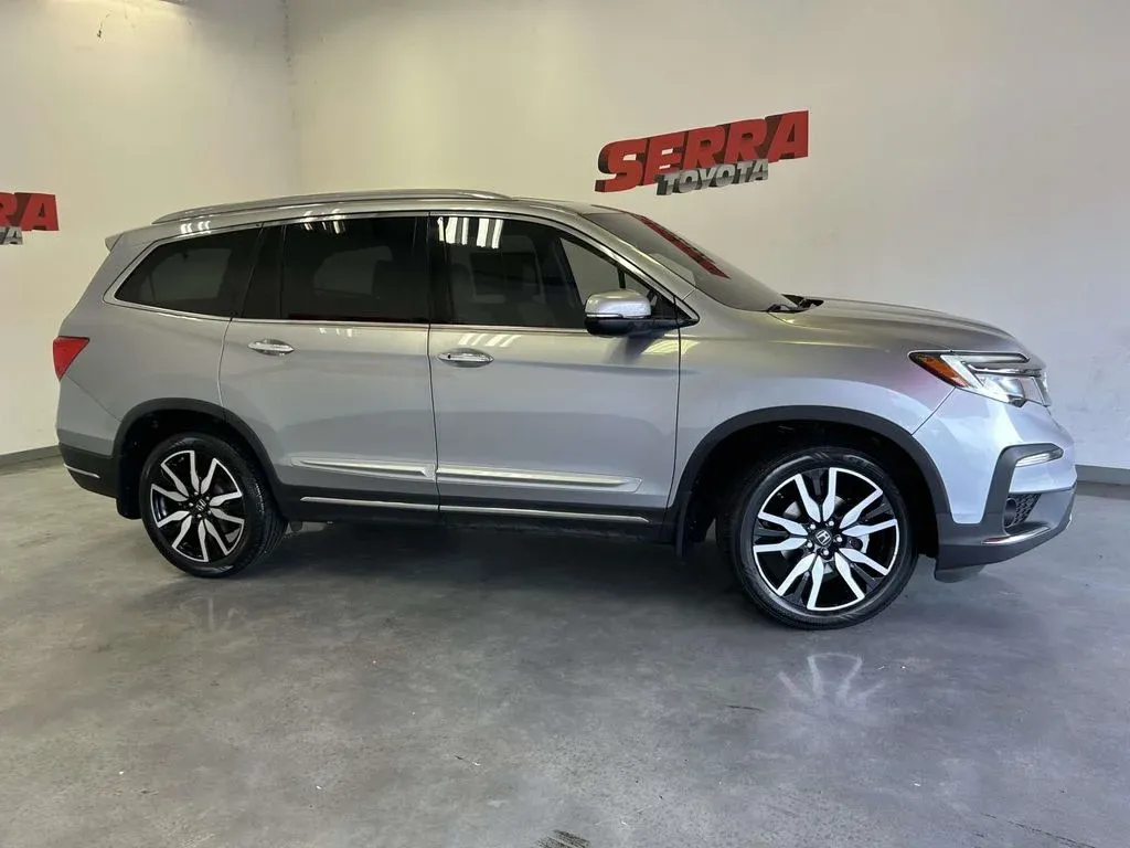 2022 Honda Pilot Touring thumbnail 2