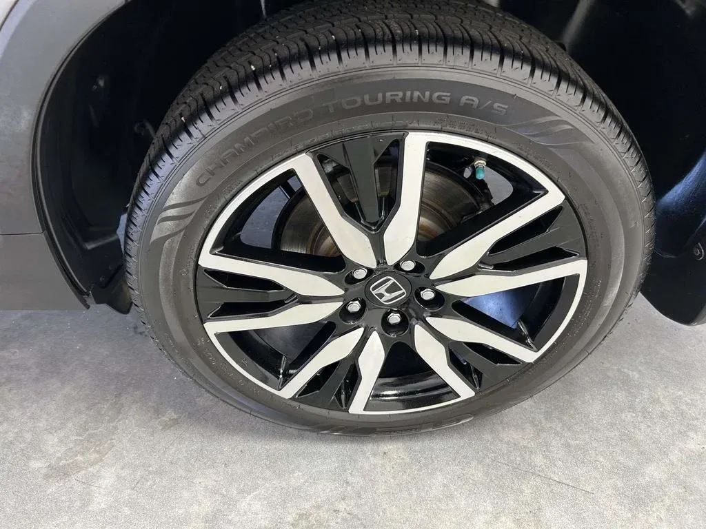 2022 Honda Pilot Touring thumbnail 9