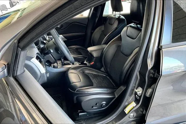 2022 Jeep Cherokee X thumbnail 18
