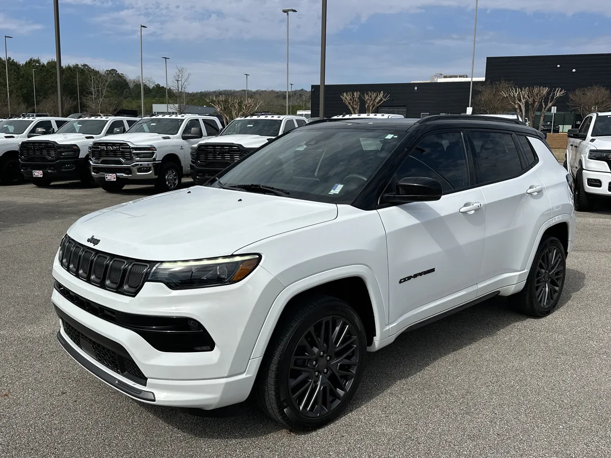 2022 Jeep Compass High Altitude thumbnail 3