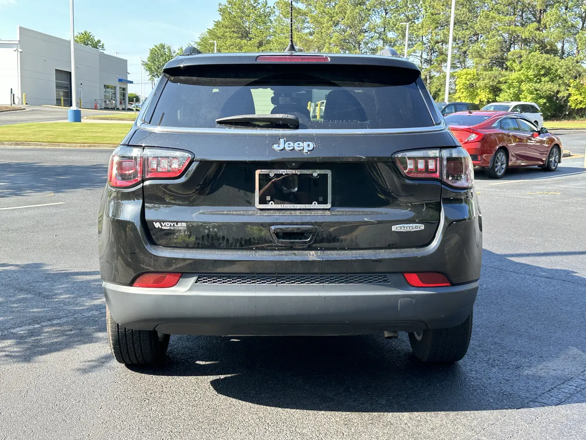 2022 Jeep Compass Latitude FWD thumbnail 10
