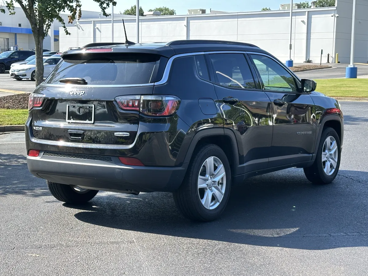 2022 Jeep Compass Latitude FWD thumbnail 11